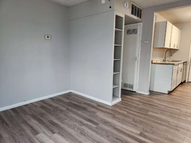 Building Photo - CHARMING 2 BEDROOMS 1 BATHROOM FOR LEASE S...