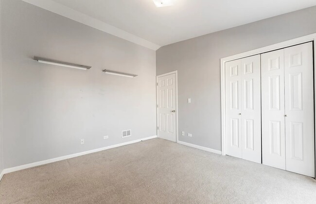 Building Photo - Modern & Spacious Rental Unit Available