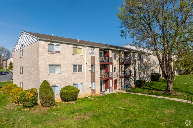 Building Photo - Helfrich Springs