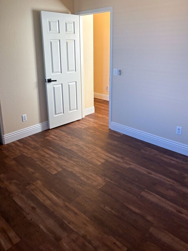 Building Photo - Murrieta - 4 bed / 2.5 bath home