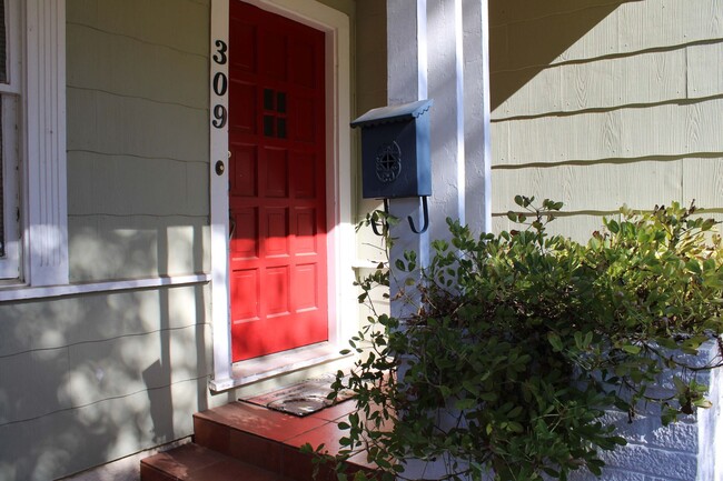 Building Photo - 3-BEDROOM IN JEFFERSON TERRACE