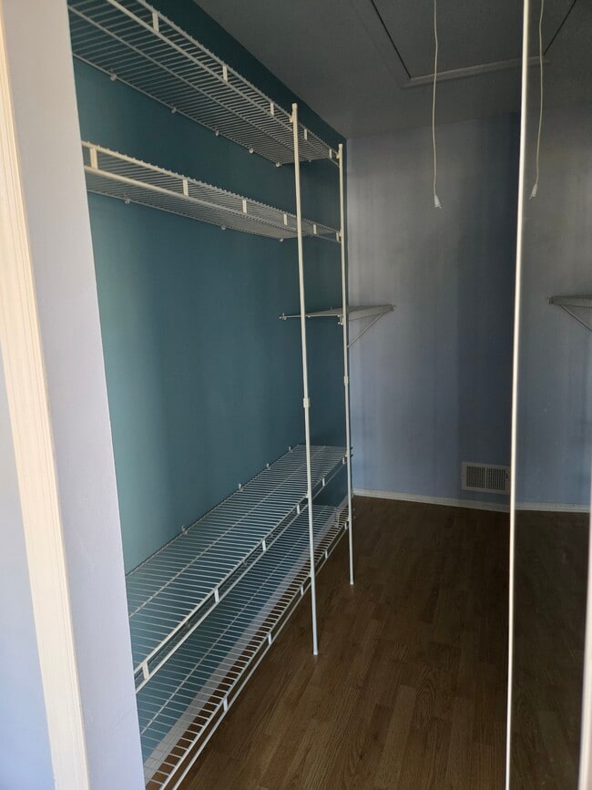 Building Photo - 289 English Pl