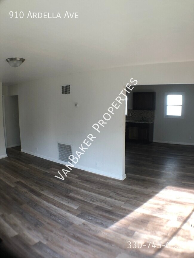 Building Photo - 910 Ardella Ave