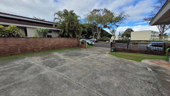Building Photo - Spacious 5 Bedroom 3 Bath Duplex House w/ 2 car Garage and Gated Driveway in Mililani