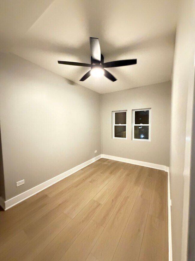 Building Photo - 6350 S St Lawrence Ave