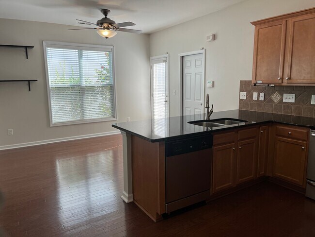 Building Photo - 1109 Somers Dr