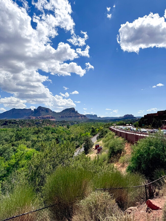 Building Photo - 3Bed/2.5Bath House in Sedona! Ready for Im...