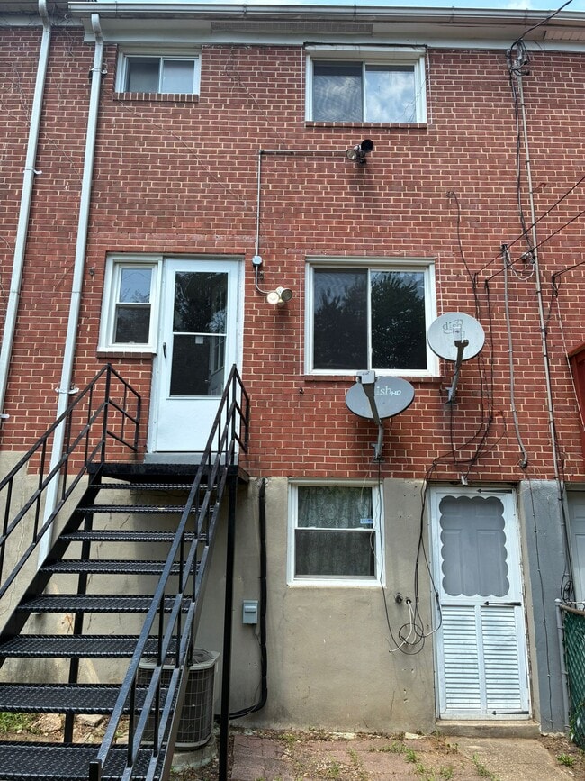 Building Photo - 4705 Williston St