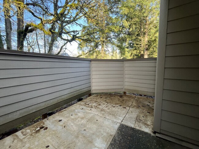 Building Photo - 2 Bed 2 Bath Corner Condo ~ Cedar Mill w/ Washer & Dryer, Parking and Pool! Convenient to Nike, S...