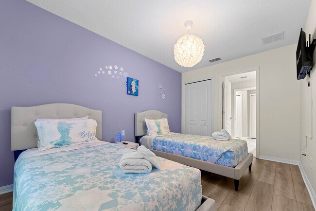 Building Photo - 453 Scrub Jay Way