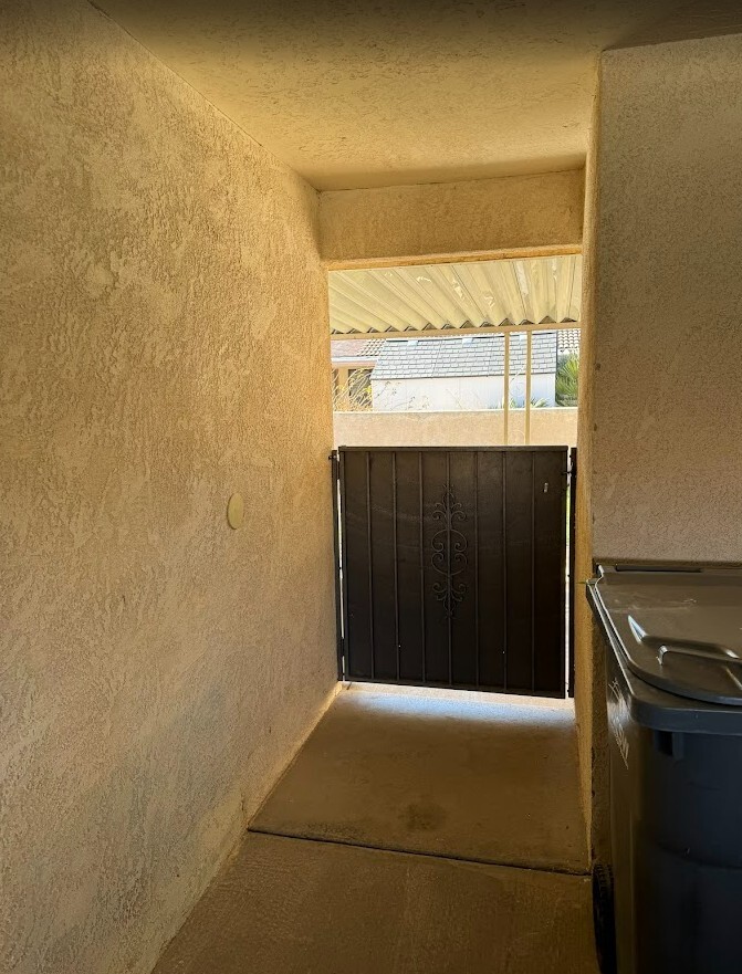 Building Photo - 1075 N 1400 W