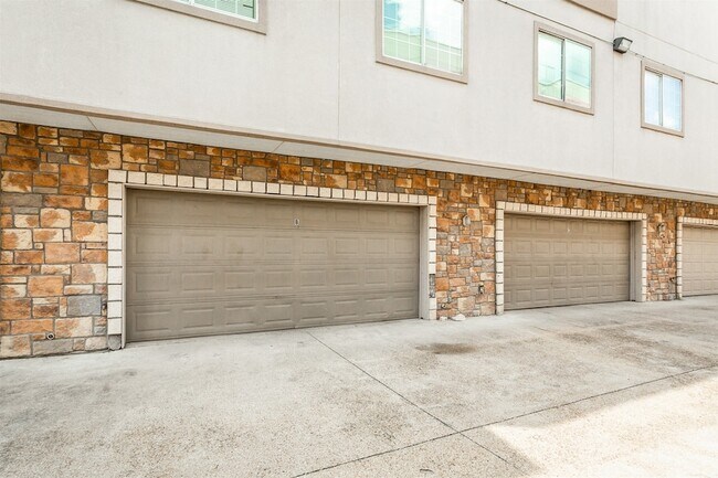 Building Photo - 4713 Virginia Ave