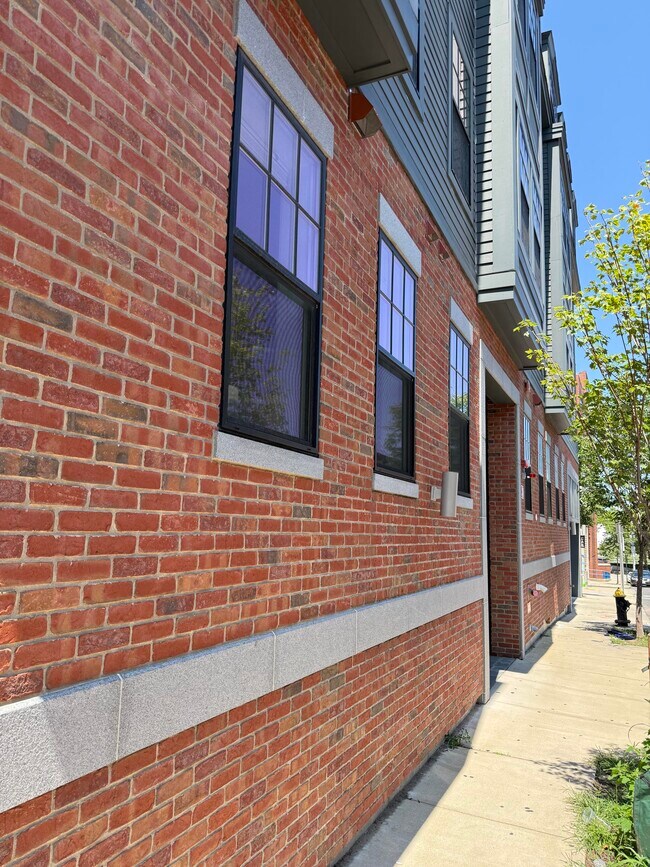 Building Photo - 30 Polk St