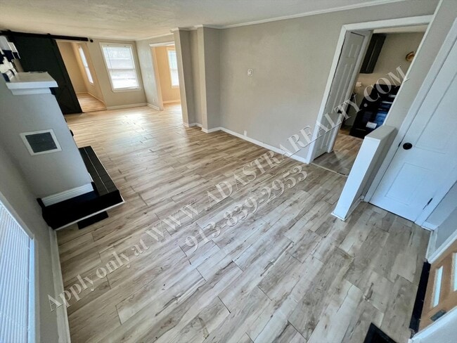 Building Photo - Updated 3 bed 2 bath home in Independence-Coming SOON!!