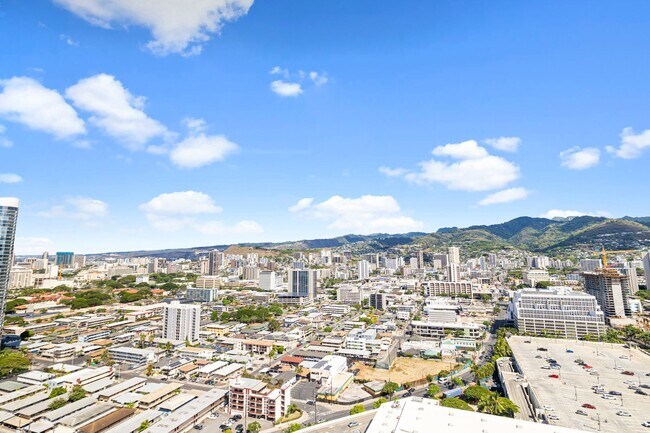 Building Photo - 2323