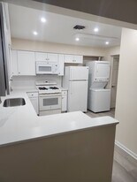 Building Photo - 1703 English Dr