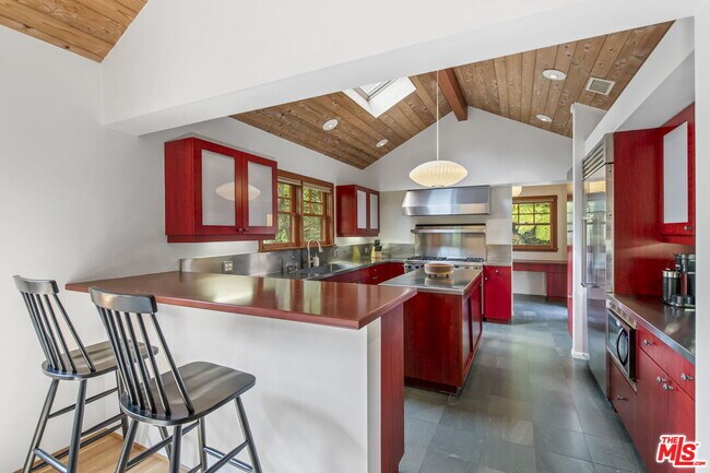 Building Photo - 27 Latimer Rd