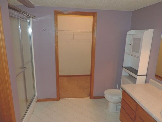 Building Photo - $1,450 | 2 Bedroom, 2 Bathroom Condo | Pet...