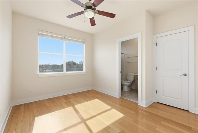 Building Photo - 13420 Lyndhurst St