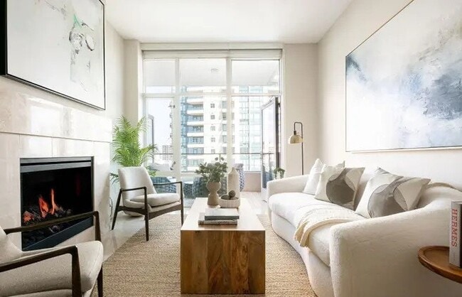 Building Photo - 550 Front St