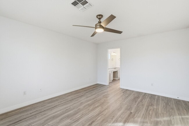 Building Photo - Ready to Move in! Three bedrooms