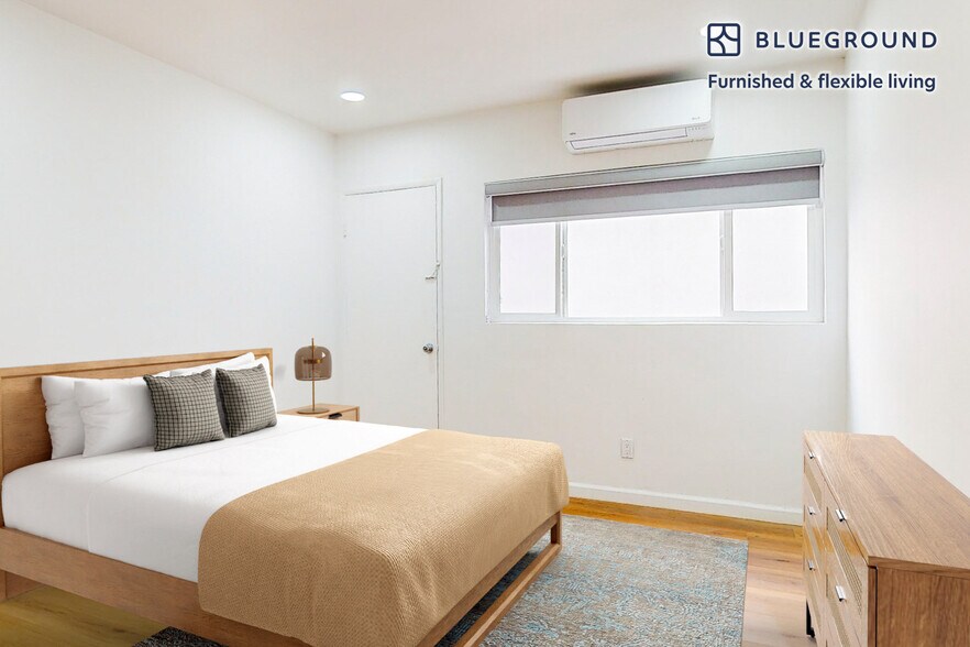 Building Photo - 7949 Romaine St