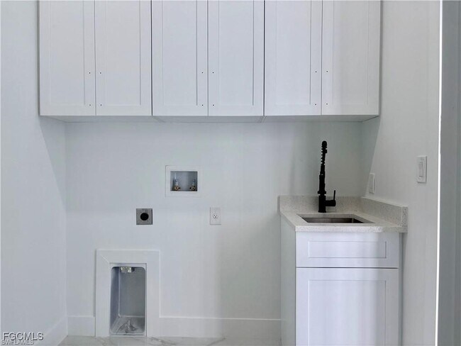 Building Photo - 3302 E 18th St