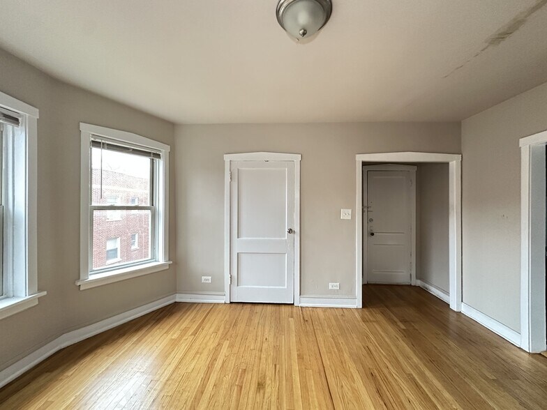 Building Photo - 4027 W Melrose St