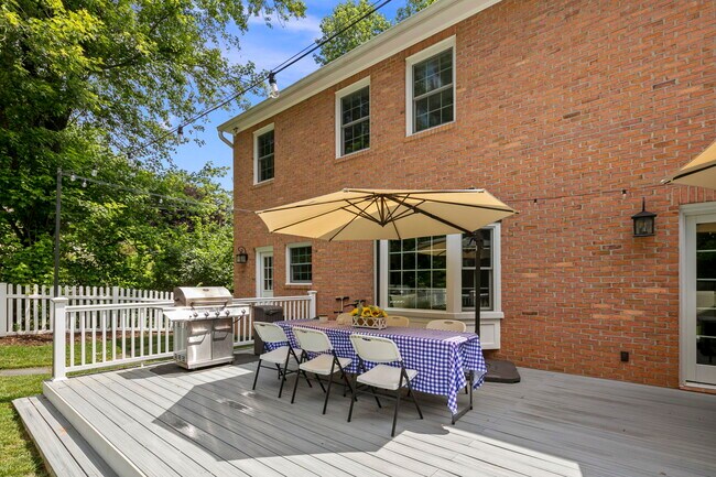 Building Photo - 6916 Seven Locks Rd