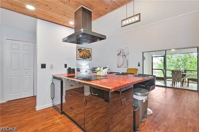 Building Photo - 15080 Riverbend Blvd