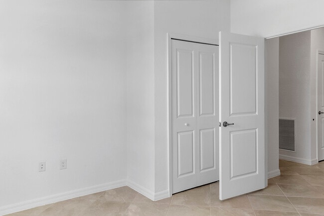 Building Photo - 14848 Portico Blvd