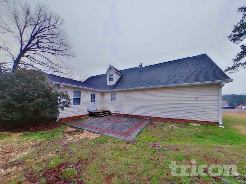 Building Photo - 208 Calloway Club