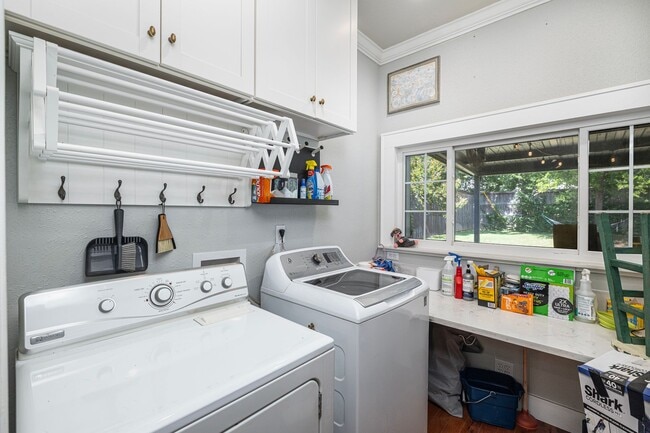 Building Photo - Berkeley Tudor For Lease!