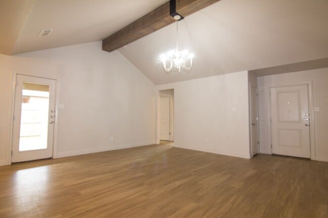 Building Photo - 3 bed 2 bath Duplex - Lubbock Cooper ISD