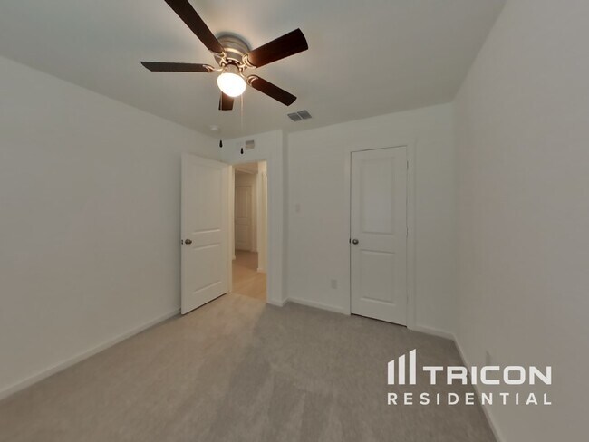 Building Photo - 806 Ginkgo Wy
