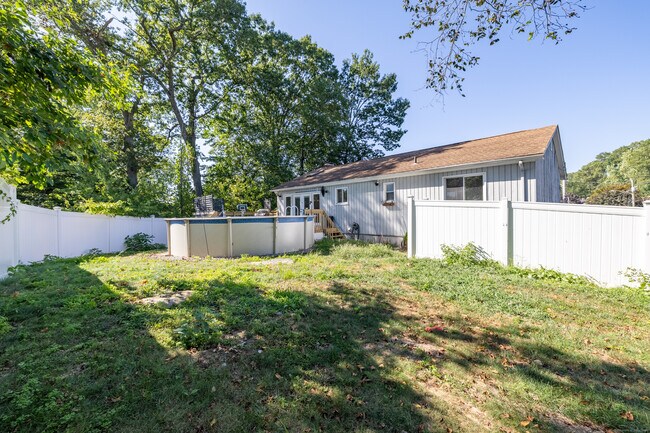 Building Photo - 90 Village Ln