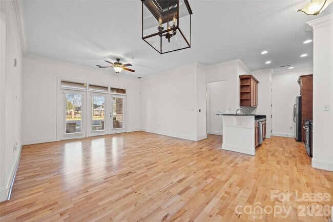 Building Photo - 2938 Selwyn Ave