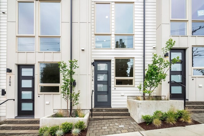 Building Photo - Bryant/Ravenna Townhouse