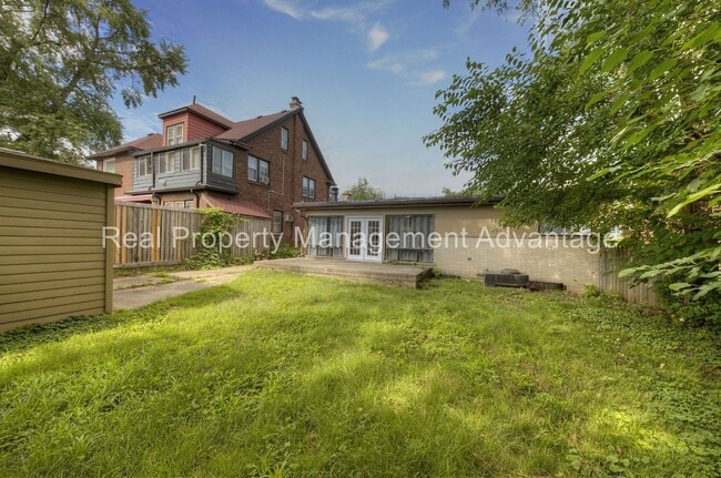 Building Photo - Beautiful Mid-Century 3 Bedroom Steps from Detroit Golf Club!