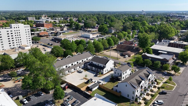 Building Photo - 2211 Paul W Bryant Dr