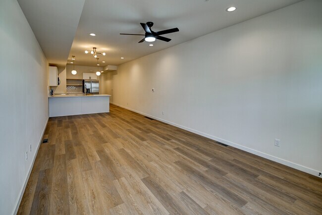 Building Photo - 4873 Lacy Rd