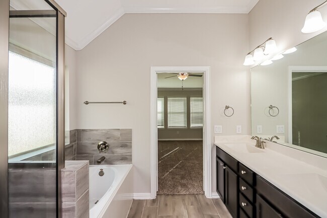 Building Photo - 1648 Breezewood Dr