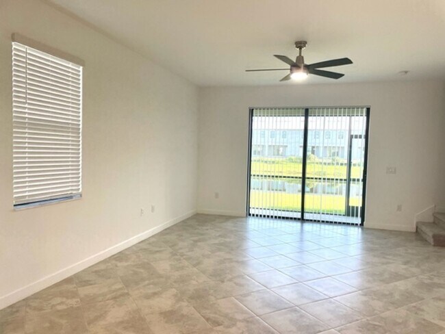 Building Photo - 3/2.5 TOWNHOUSE LORRAINE LAKES No deposit ...