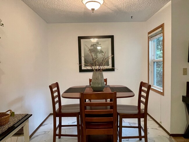 Building Photo - 1220 Glacier Ave