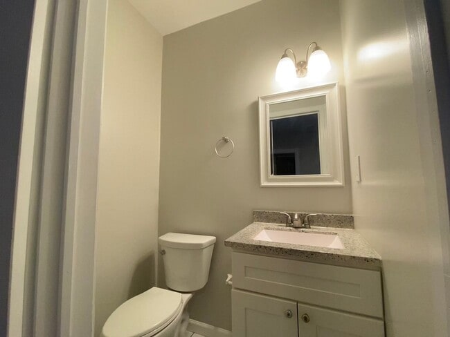 Building Photo - Beautifully updated and Spacious!  2 Bed House in Madisonville with walk through!!