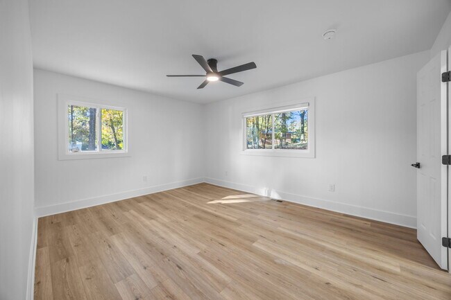 Building Photo - 8625 Cedarbrook Dr