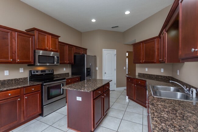 Building Photo - Spacious 4 Bed/3 Bath - Pace Mill Creek