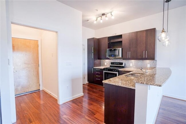 Building Photo - 870 Inman Village NE Pky