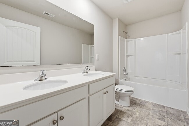 Building Photo - 6615 Bluffview Dr