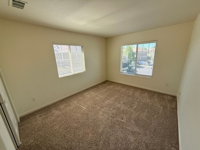 Building Photo - Modern 4-Bedroom Home in Renaissance Neighborhood Near Trails